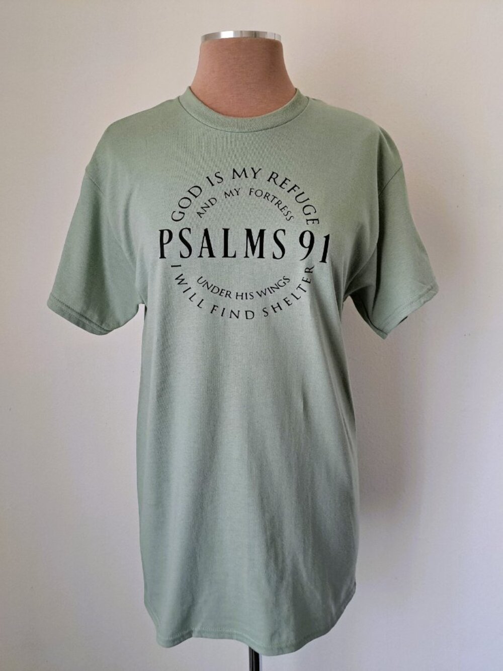 Gildan Women's Graphic Cotton GreenTee Short Sleeve Size M NOWT